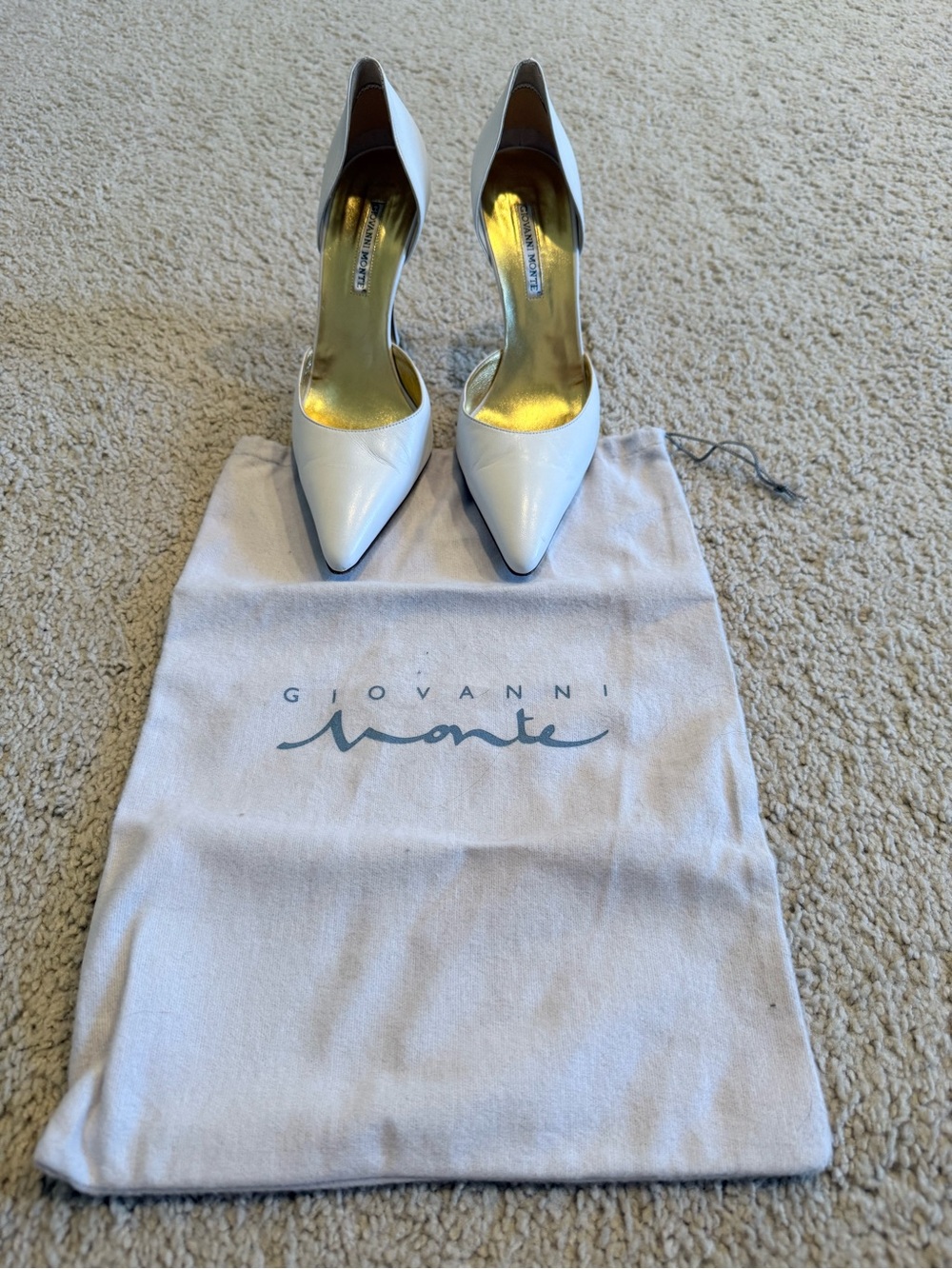 Vero Cuoio White Pointed D'Orsay Pumps with Gold Interior